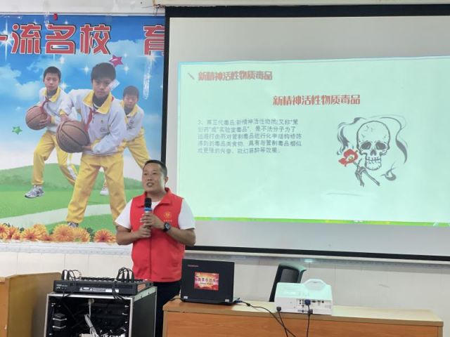 禁毒宣傳進(jìn)校園，讓青春綠色無(wú)毒 (3).jpg