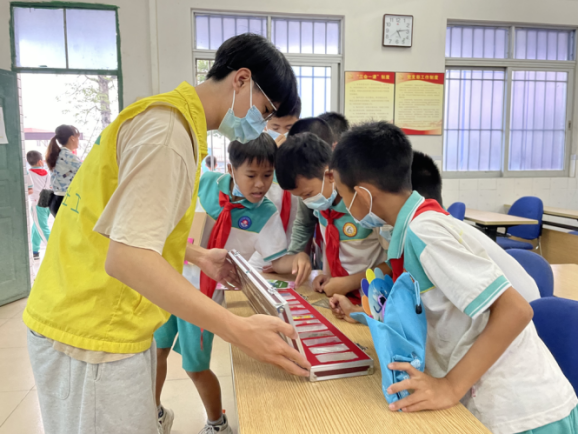 阜沙鎮(zhèn)禁毒信息〔2022〕第254期--【禁毒攻堅(jiān)】“無毒青春，健康校園”—阜沙鎮(zhèn)開展禁毒宣傳進(jìn)校園