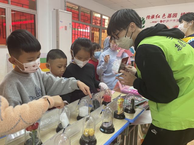 三鄉(xiāng)鎮(zhèn)開展“揚(yáng)眉‘兔’氣賀新春，禁毒相伴過(guò)新年”活動(dòng)圖片2.JPG