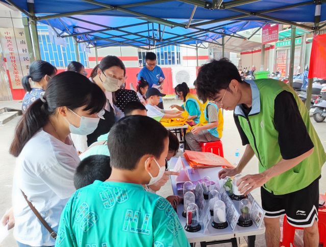 三鄉(xiāng)鎮(zhèn)開展“親子游園樂融融，大手小手齊禁毒“宣傳活動圖片2.jpg