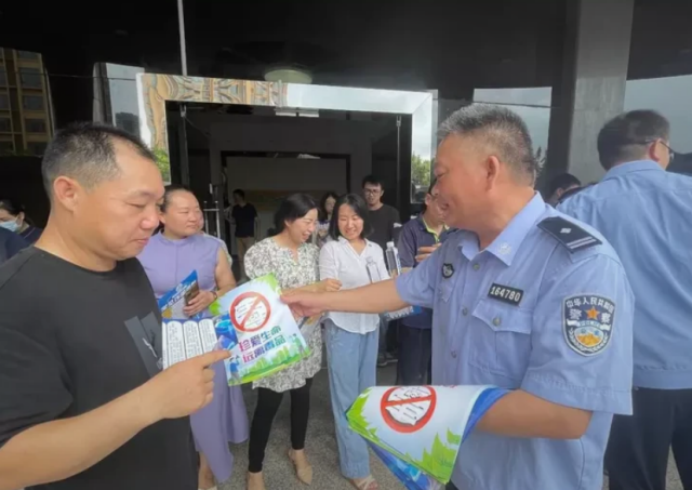 禁毒宣傳進企業(yè)，攜手共筑防毒墻349.png