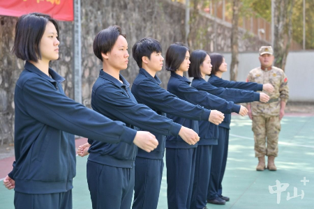 中山召開2025年上半年女兵審批定兵會(huì)議，多名新兵光榮入伍